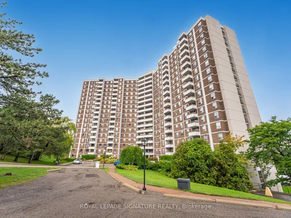 10 Edgecliff Golfway #303, Toronto, ON M3C 3A3