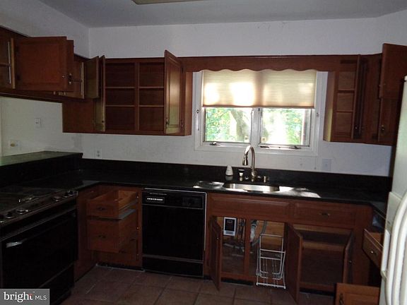4th image of 122 Sunnymeadow Ln