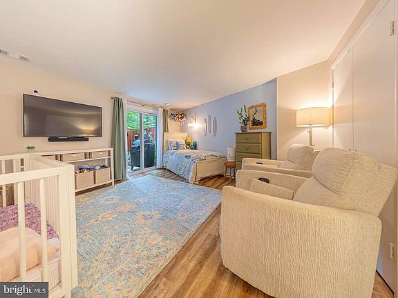 5th image of 11287 Silentwood Ln