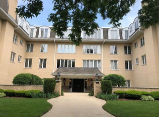 75 6th Ave APT 105, La Grange, IL 60525