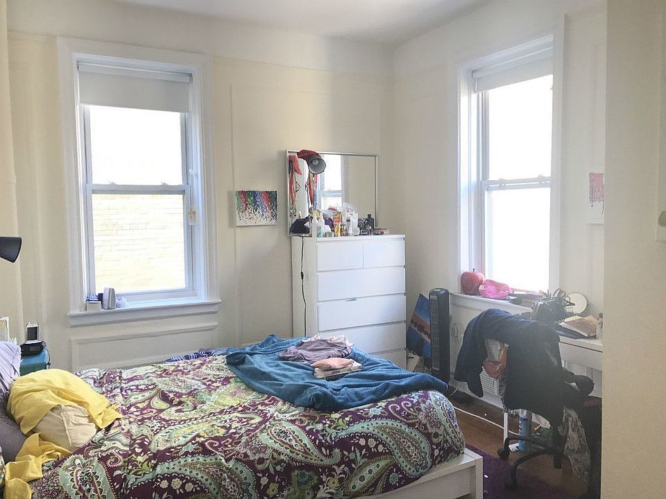 2nd image of 201 W 92nd St #5DD