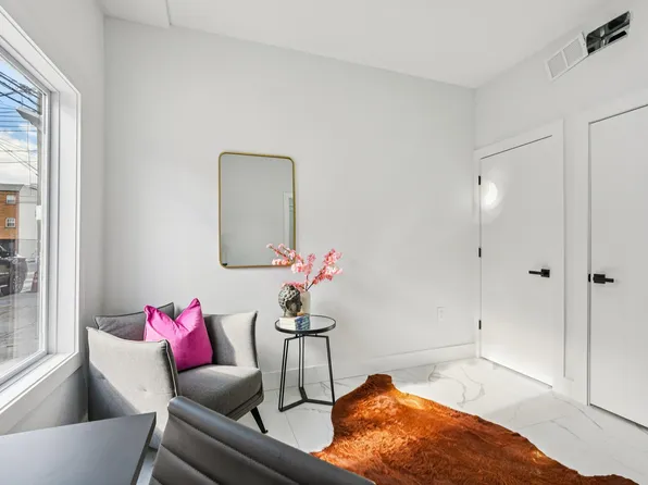 78 Beacon Avenue image 19 of 43