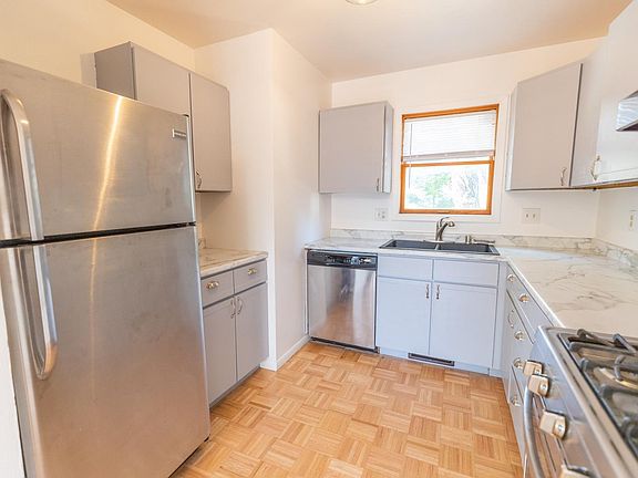 4th image of 1915 E Newton Ave