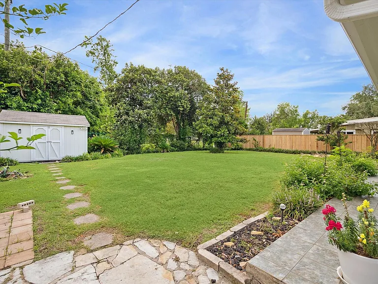1124 Springrock Ln — Photo 11