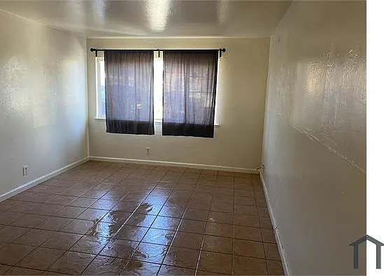 3 bed, 1000 sqft, $3,000 — Photo 2
