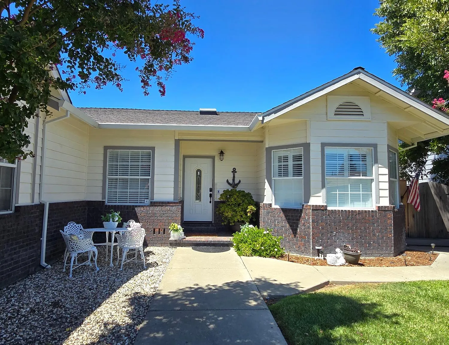 3 bed, 1651 sqft, $2,900 — Photo 2