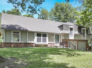 1628 E Sunvale Dr, Olathe, KS 66062