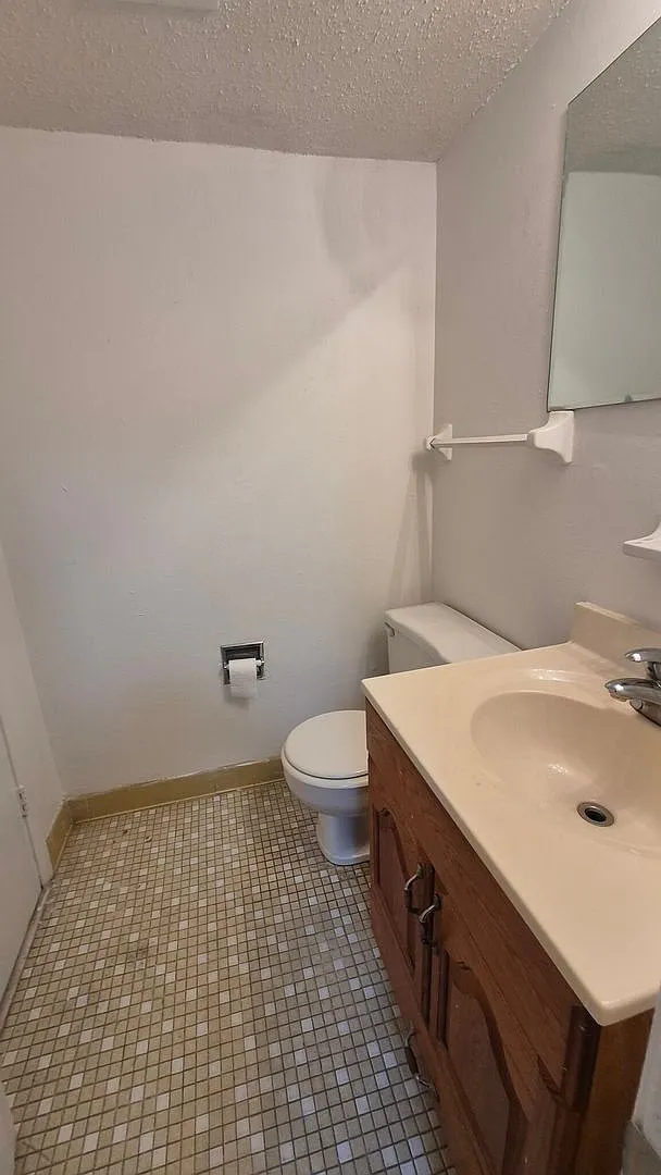 Stunningly updated townhome! — Photo 4
