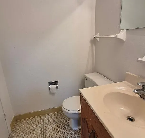 852 Garnet St — Photo 4