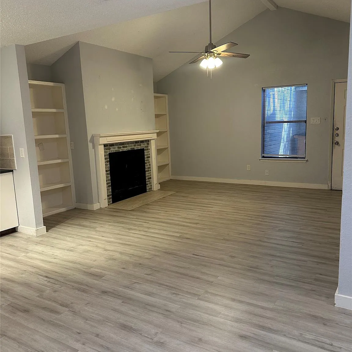 2 bed, 2.0 bath, 996 sqft, $1,700 — Photo 2