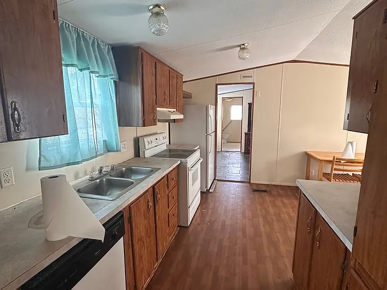 284 Clay Cir — Photo 1