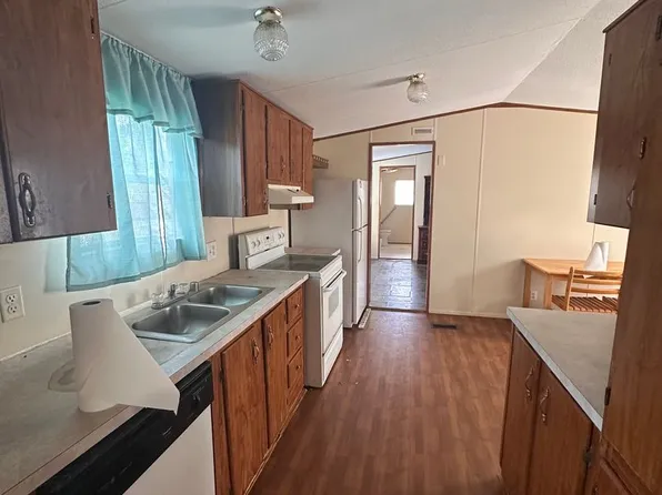 284 Clay Cir, Baxley, GA 31513