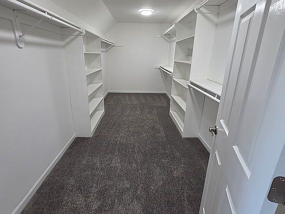 5th image of 608 NE Ashmont Pl