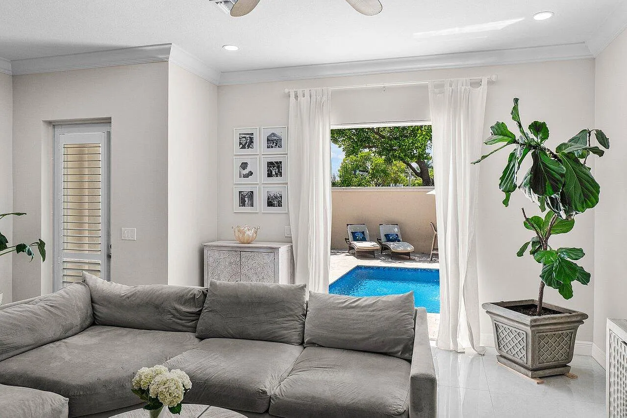 3 bed, 2.5 bath, 2399 sqft, $5,850 — Photo 3