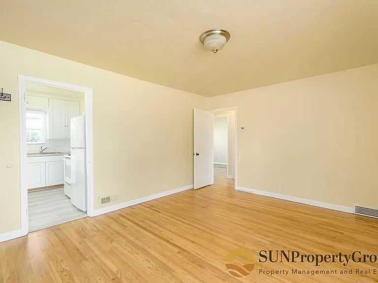 1518 S Green St — Photo 4