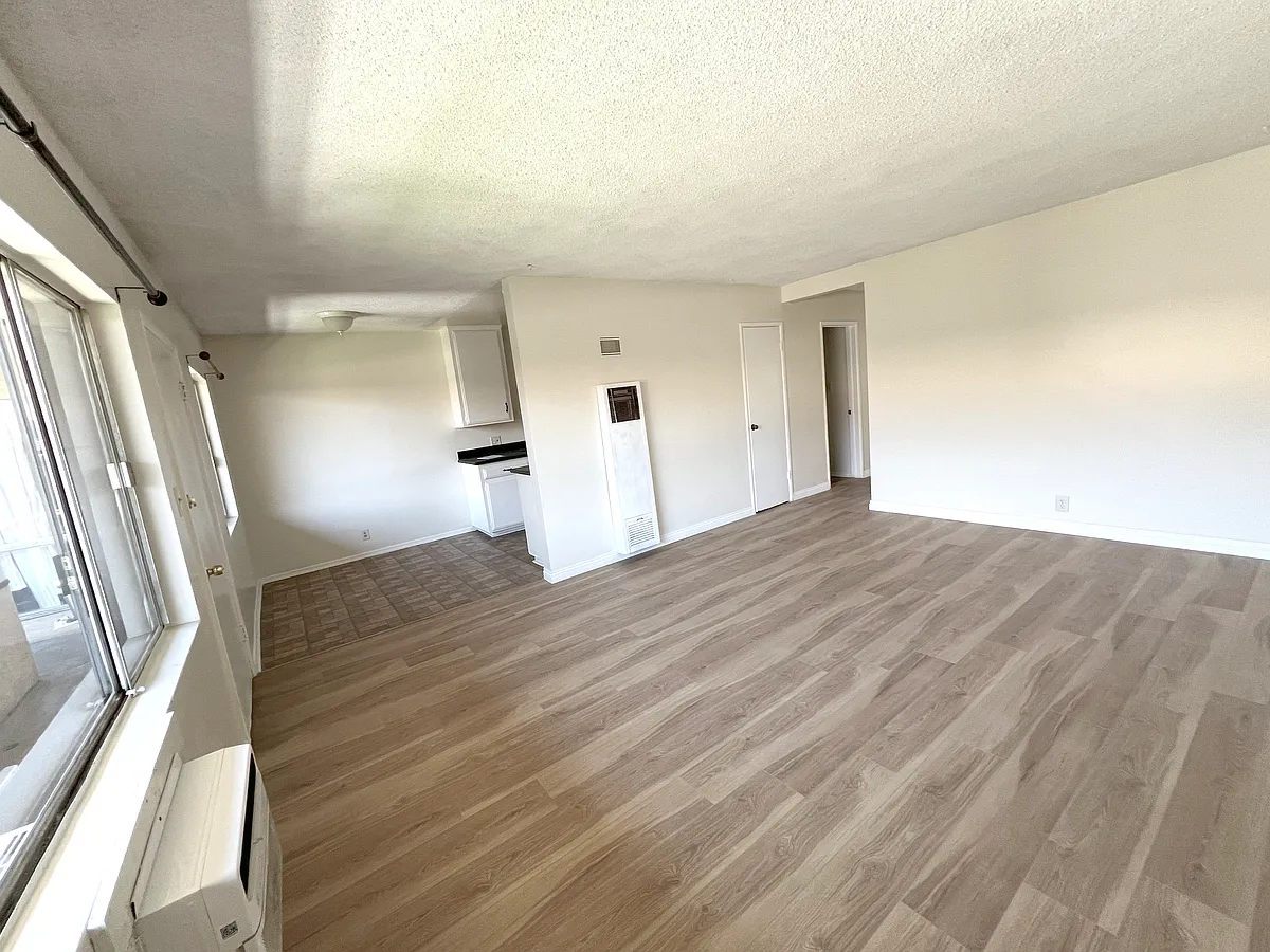 Building Photo - 889 N Laurel Ave #6