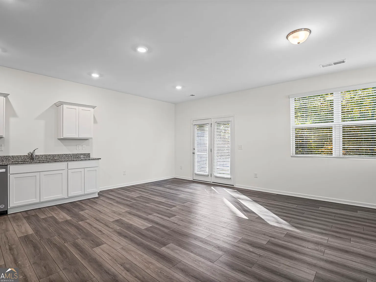 3 bed, 2.5 bath, 1420 sqft, $1,499 — Photo 3