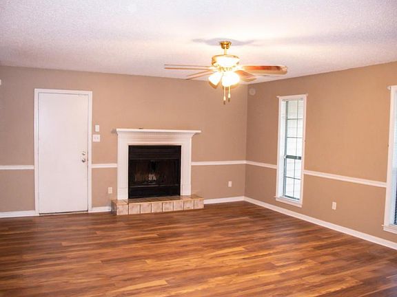 2nd image of 7083 Oak Chase Ln