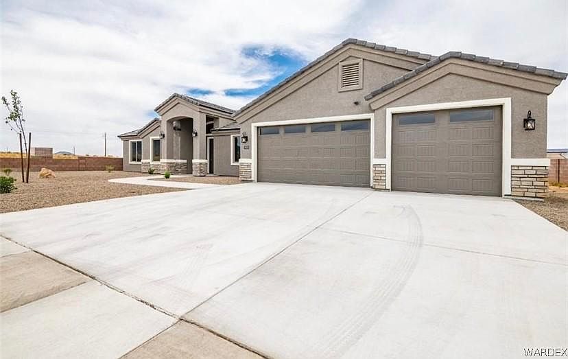 1st image of 2075 Comanche Dr