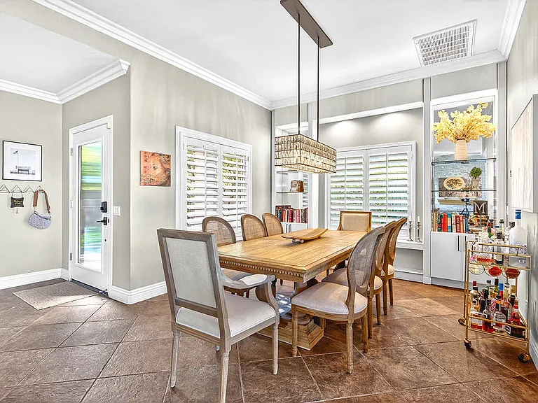 10 Colonial Dr — Photo 11