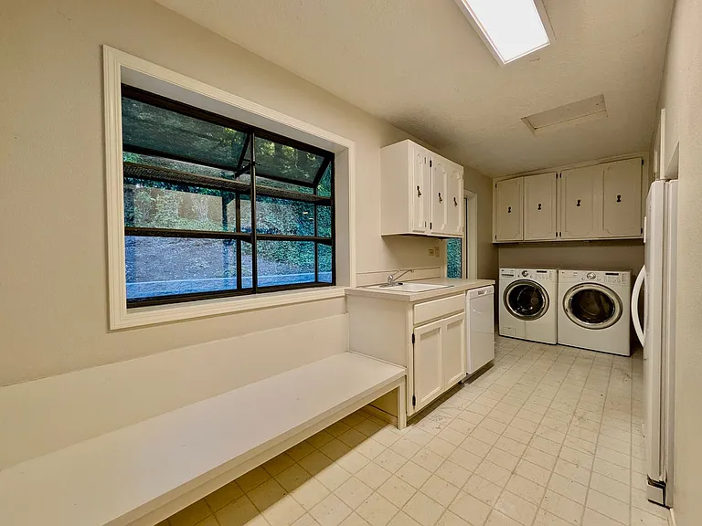 18132 Westview Dr — Photo 45