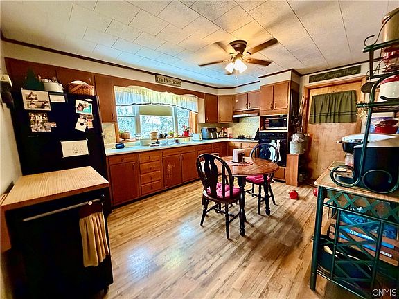 4th image of 4869 East Rd