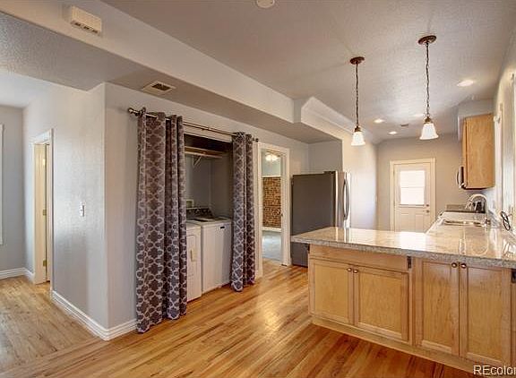 5th image of 3039 Welton St