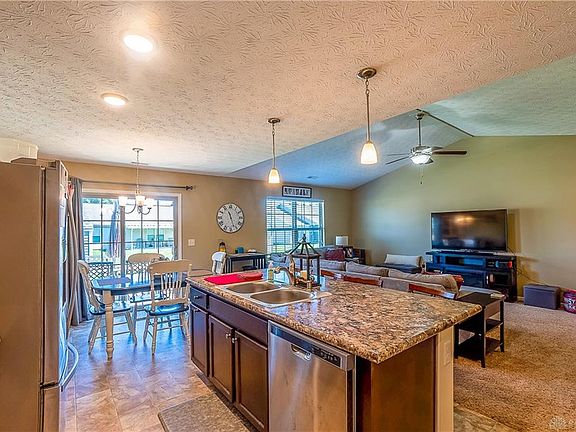 2nd image of 109 Hill Cir