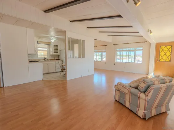 6 Oriole Ln, Oceanside, CA 92057