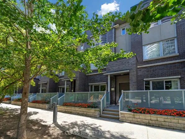 310 Village Green Sq #14, Toronto, ON M1S 0L1