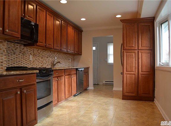 3rd image of 15 Hart Ln
