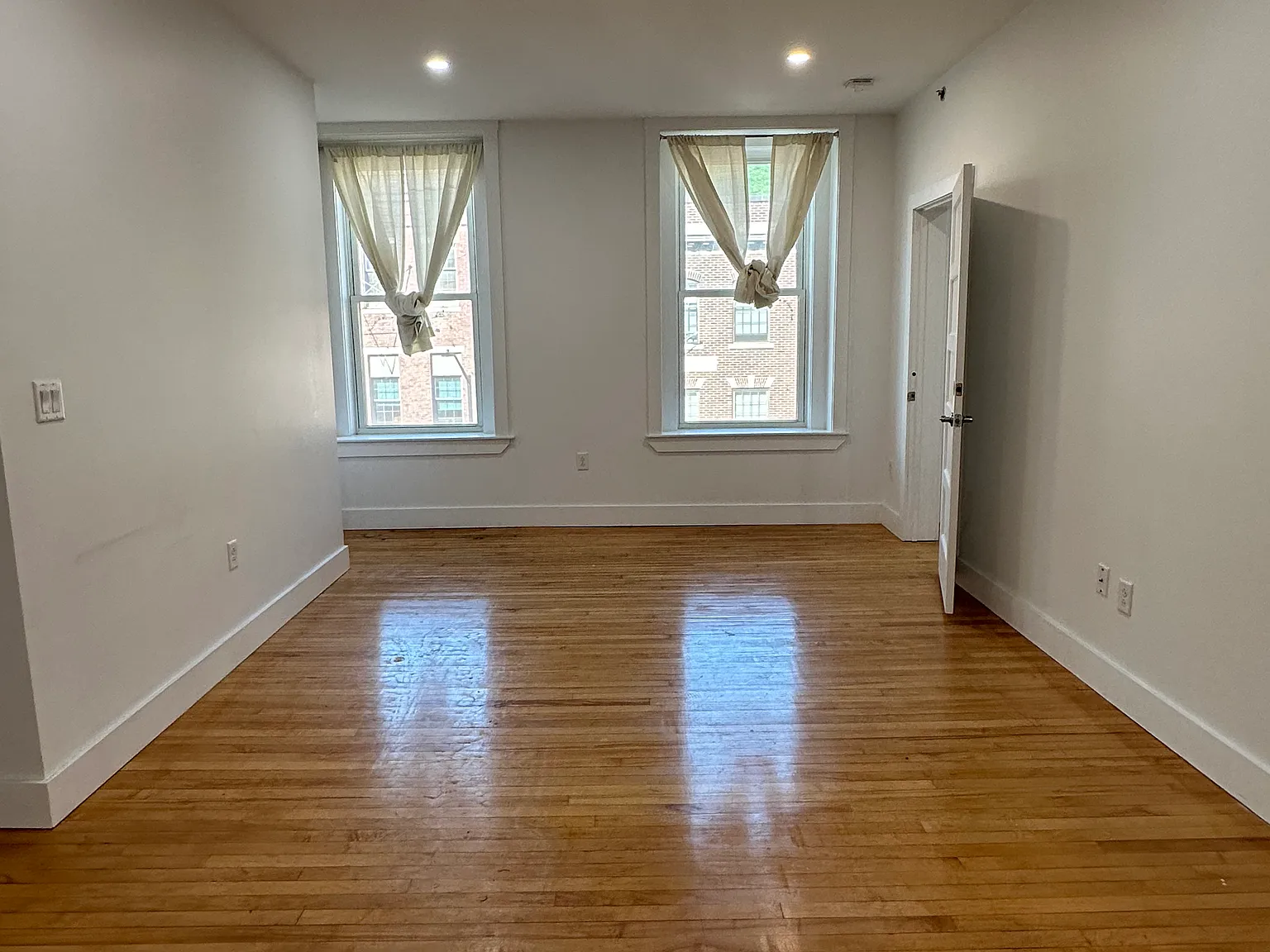 4 Elliot St — Photo 3