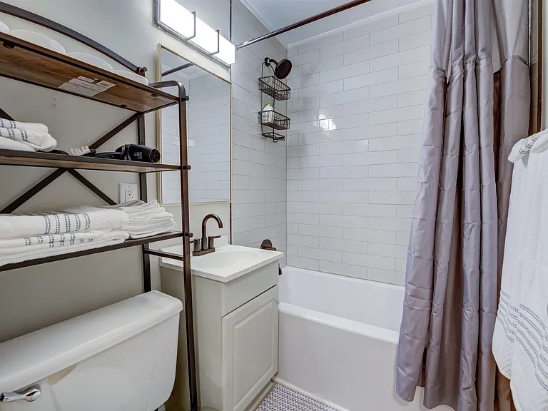 322 S Kilbourne Rd — Photo 20