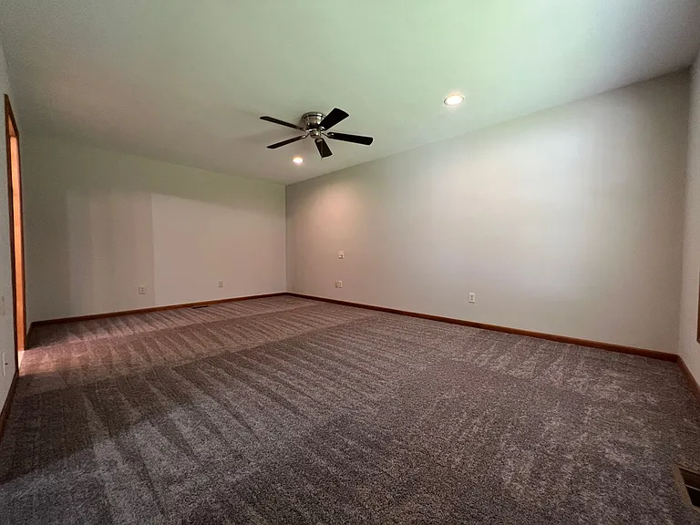805 Gardenview Dr — Photo 21