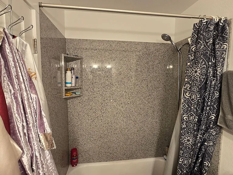 2 Bed, 1.5 Bath Townhome with Garage Near McKee Medical Center — Photo 9