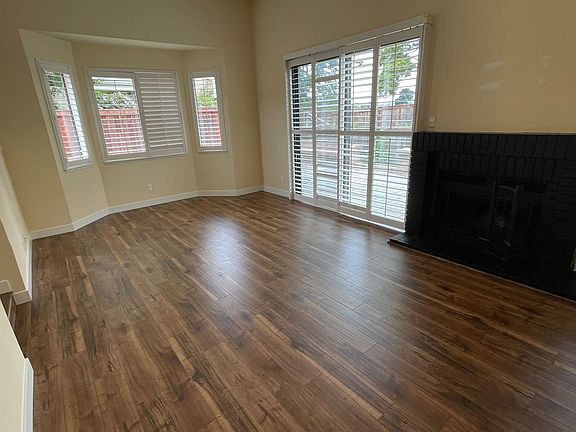 5th image of 33 Crown Cir
