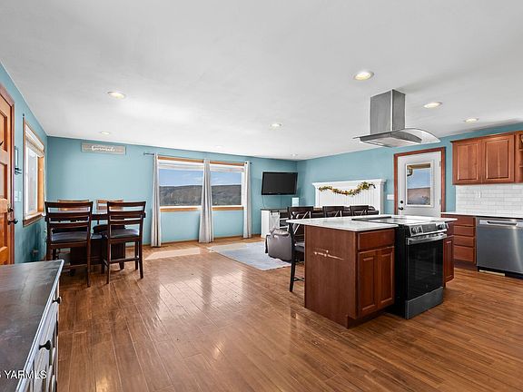 2nd image of 70 Herlou Dr