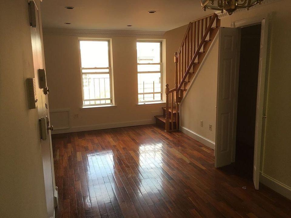 1st image of 220 W 104th St Ph E