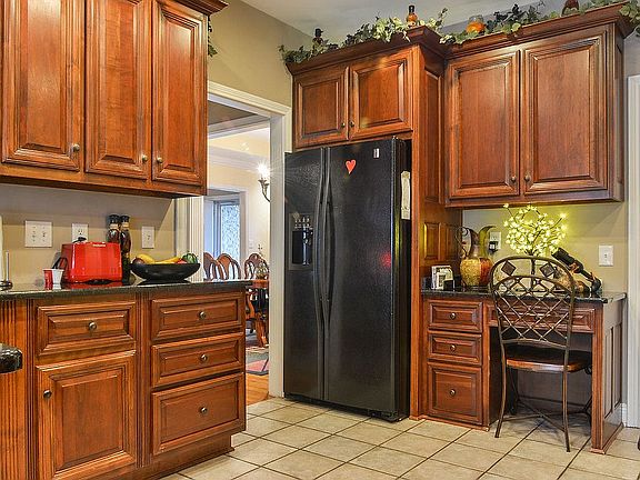 5th image of 190 Farmer Ln