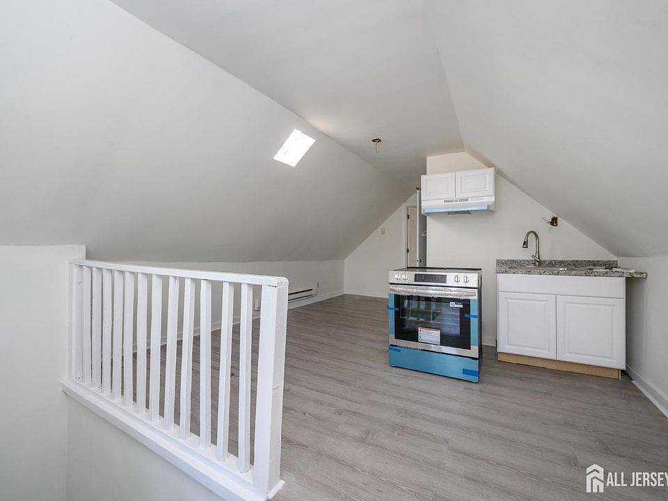1st image of 377 Delavan St #3
