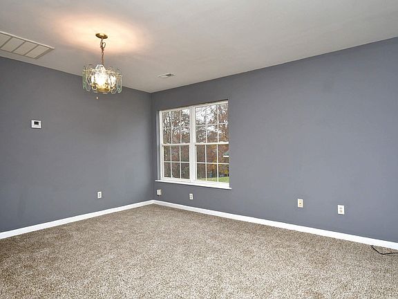 4th image of 293 Earle Dr