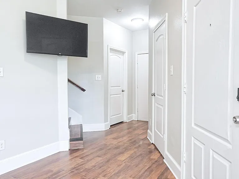 Entryway Hllway