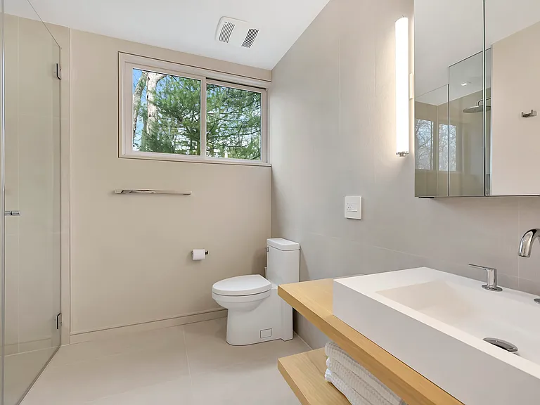 33 Hedges Banks Dr — Photo 13