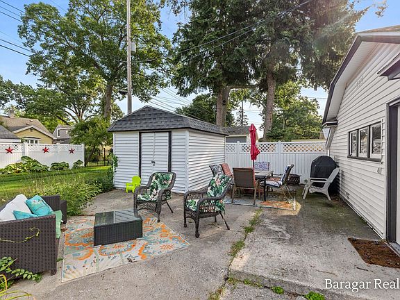 4th image of 2292 Miner Ave