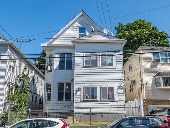 3rd image of 985-987 E 23rd St