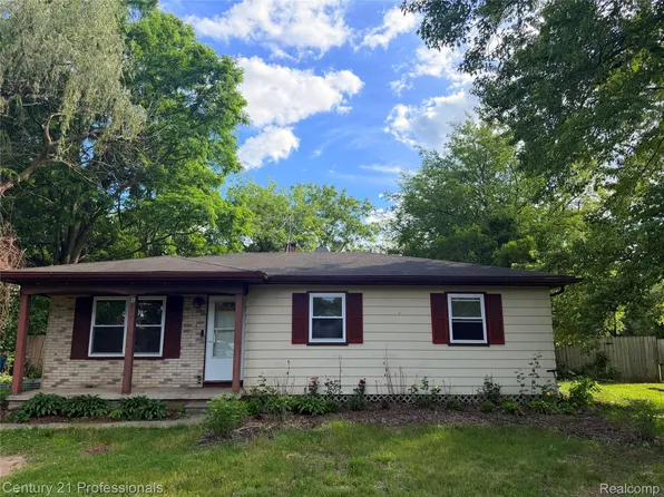 317 Crescent Ave, Holly, MI 48442