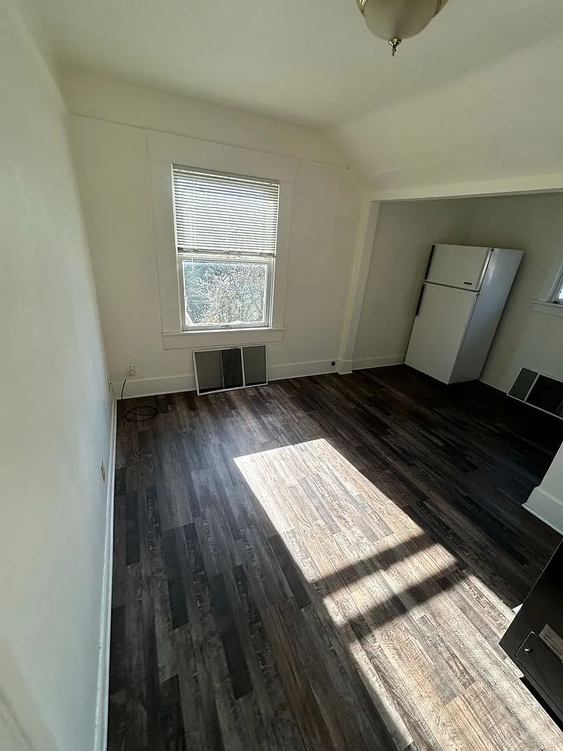 1014 West 11th — Photo 3