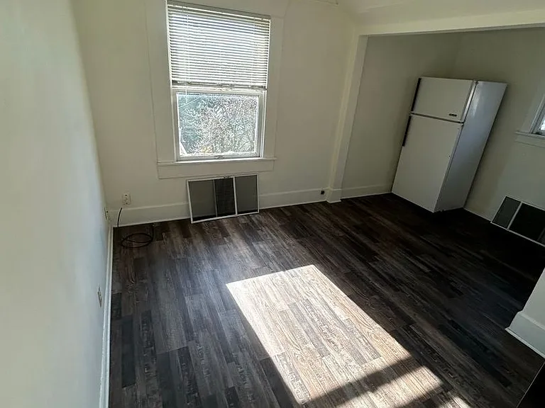 1014 West 11th — Photo 3