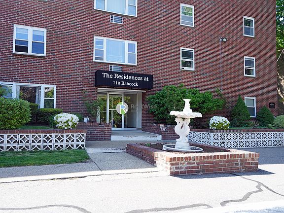 4th image of 118 Babcock St #2