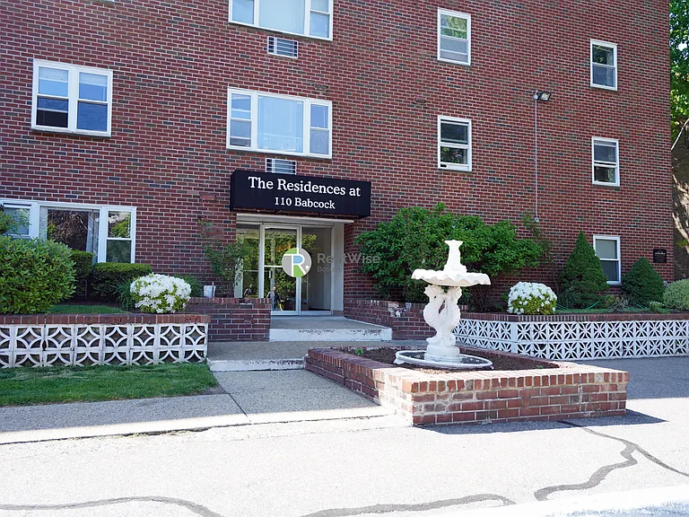 118 Babcock St #2 — Photo 4